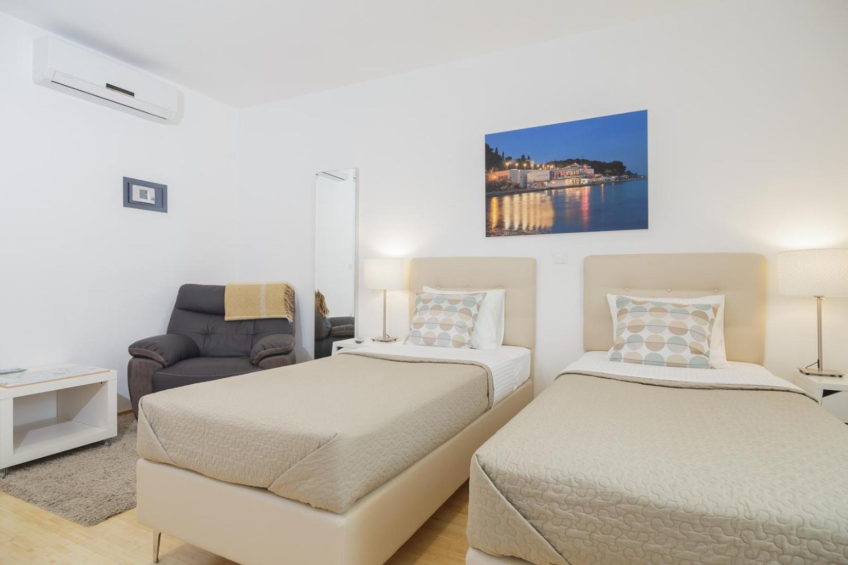 ספליט Holiday Home Aspalathos - With Free Parking, Near The Beach, A Few Minutes' Walking Distance To The Unesco Palace מראה חיצוני תמונה