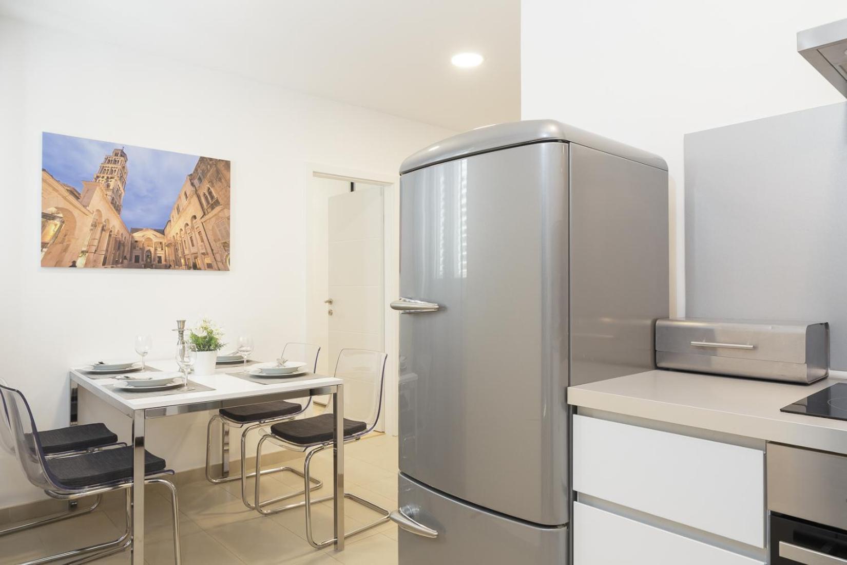 ספליט Holiday Home Aspalathos - With Free Parking, Near The Beach, A Few Minutes' Walking Distance To The Unesco Palace מראה חיצוני תמונה