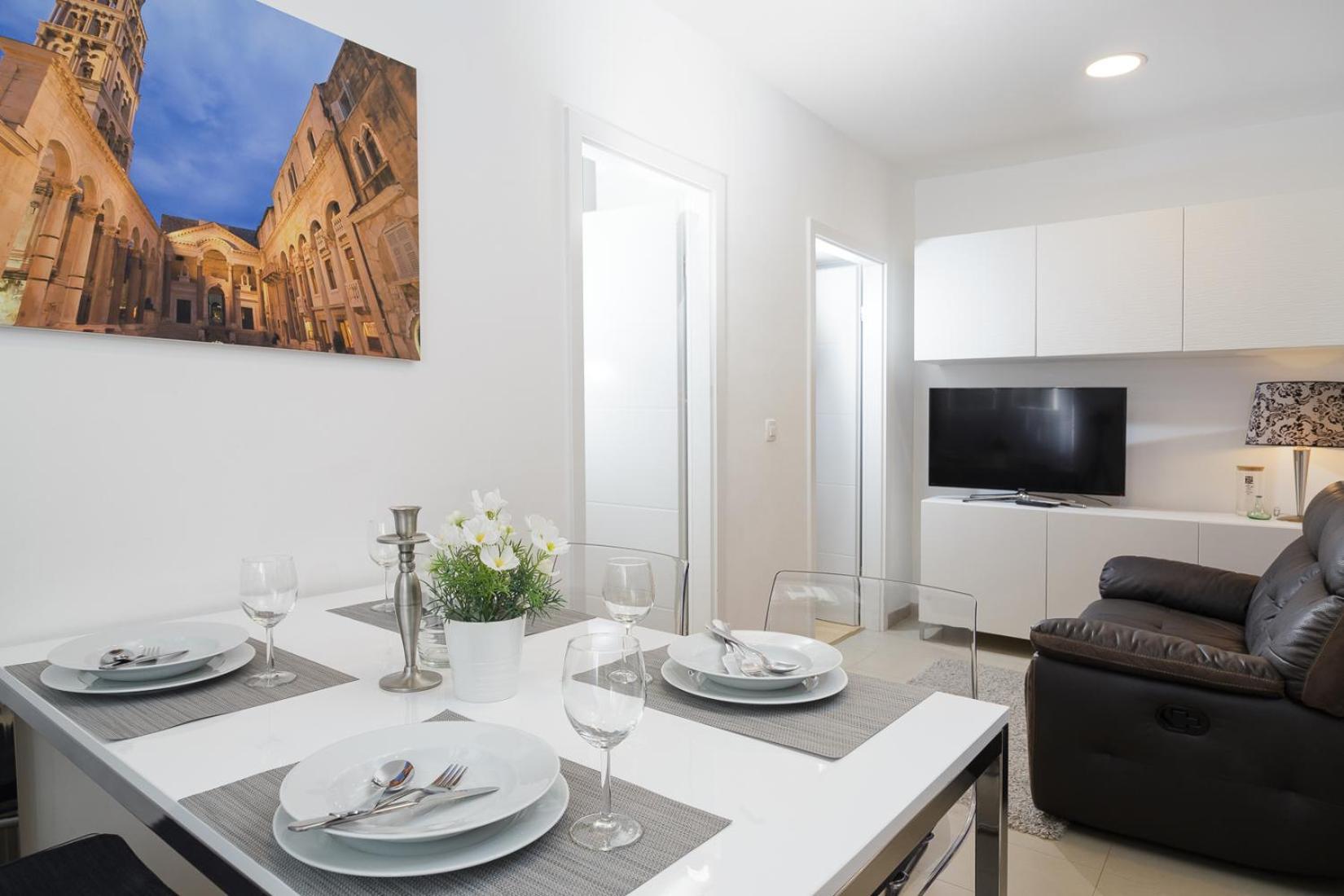 ספליט Holiday Home Aspalathos - With Free Parking, Near The Beach, A Few Minutes' Walking Distance To The Unesco Palace מראה חיצוני תמונה
