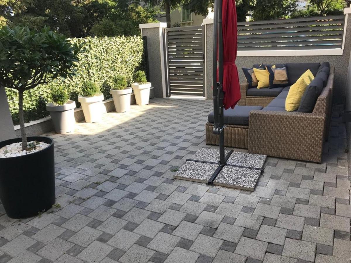 ספליט Holiday Home Aspalathos - With Free Parking, Near The Beach, A Few Minutes' Walking Distance To The Unesco Palace מראה חיצוני תמונה