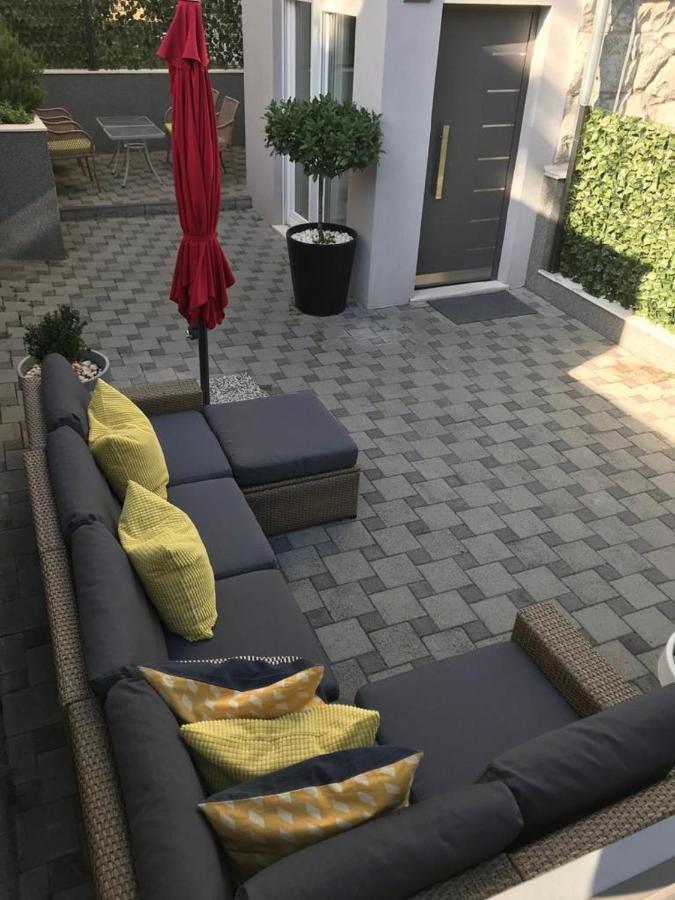ספליט Holiday Home Aspalathos - With Free Parking, Near The Beach, A Few Minutes' Walking Distance To The Unesco Palace מראה חיצוני תמונה