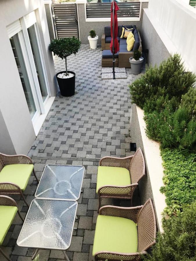 ספליט Holiday Home Aspalathos - With Free Parking, Near The Beach, A Few Minutes' Walking Distance To The Unesco Palace מראה חיצוני תמונה